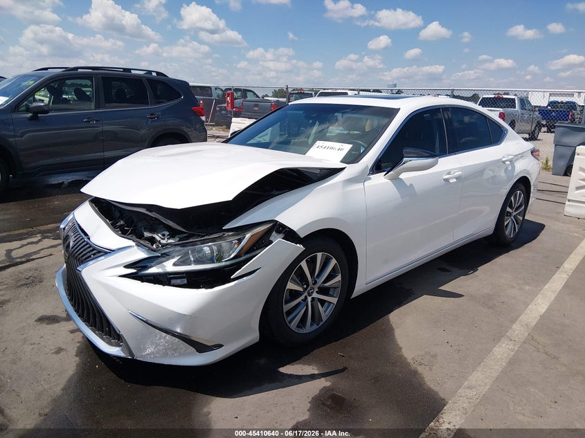 2020 Lexus ES VIN 58ADZ1B14LU053045 IAAI salvage auction — RIGHT FRONT, Salvage Title, sold $11,100 on 2026-07-22 (photo 2)