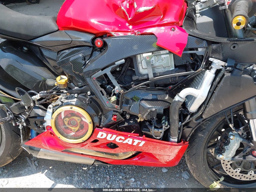 2021 Ducati Panigale VIN ZDMHAATW7MB002350 IAAI salvage auction — LEFT & RIGHT, Wait Title, sold $1,650 on 2026-08-26 (photo 8)