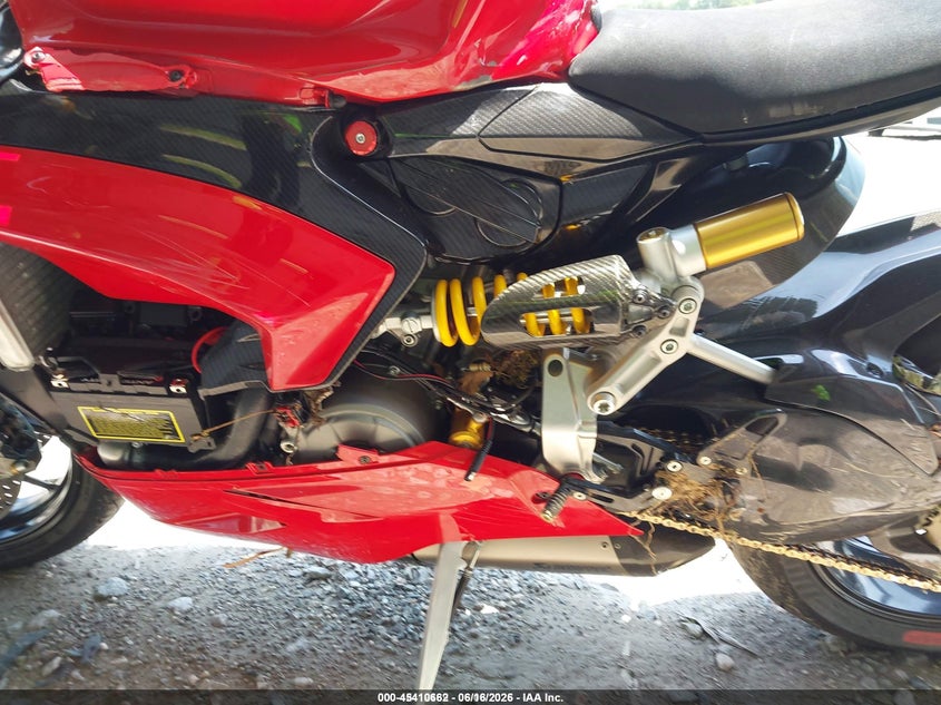 2021 Ducati Panigale VIN ZDMHAATW7MB002350 IAAI salvage auction — LEFT & RIGHT, Wait Title, sold $1,650 on 2026-08-26 (photo 9)