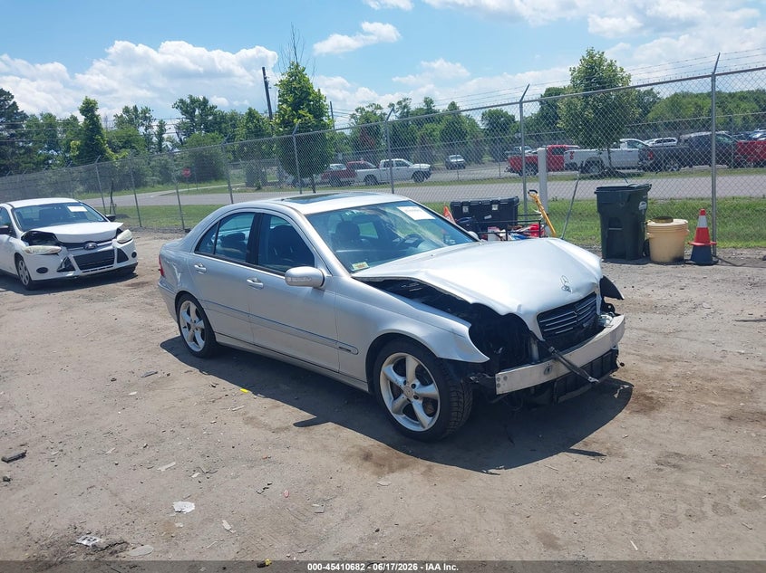 2004 Mercedes-benz C class VIN WDBRF40J34F487914 IAAI salvage auction — FRONT END, Clear (Virginia), sold $300 on 2026-07-14 (photo 1)