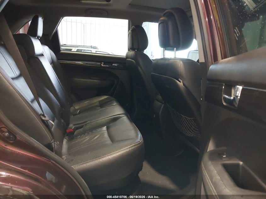 2013 Kia Sorento VIN 5XYKWDA25DG319943 IAAI salvage auction — RIGHT SIDE, Salvage (Utah), sold $800 on 2026-07-20 (photo 8)