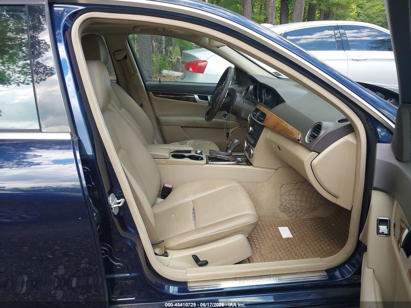 2012 Mercedes-benz VIN WDDGF4HBXCR214168 IAAI salvage auction — NORMAL WEAR, Clear (Virginia), sold $375 on 2026-07-14 (photo 5)