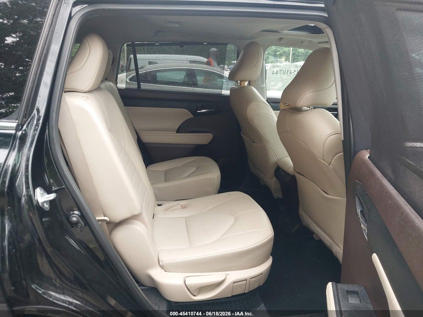 2022 Toyota Highlander VIN 5TDGBRCHXNS550048 IAAI salvage auction — ROOF, Salvage - 75% Or Less (Maryland), sold $18,450 on 2026-07-15 (photo 8)