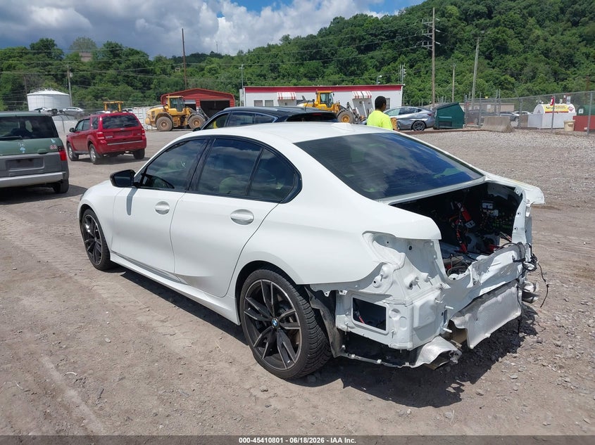 2023 BMW 3er VIN 3MW49FF06P8C88735 IAAI salvage auction — REAR END, Salvage Title, sold $20,500 on 2026-07-11 (photo 3)
