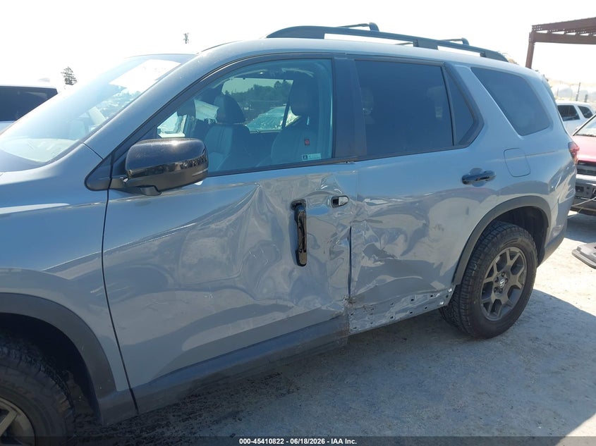 2024 Honda Pilot VIN 5FNYG1H61RB018339 IAAI salvage auction — LEFT SIDE, Salvage Title, sold $18,500 on 2026-07-26 (photo 6)
