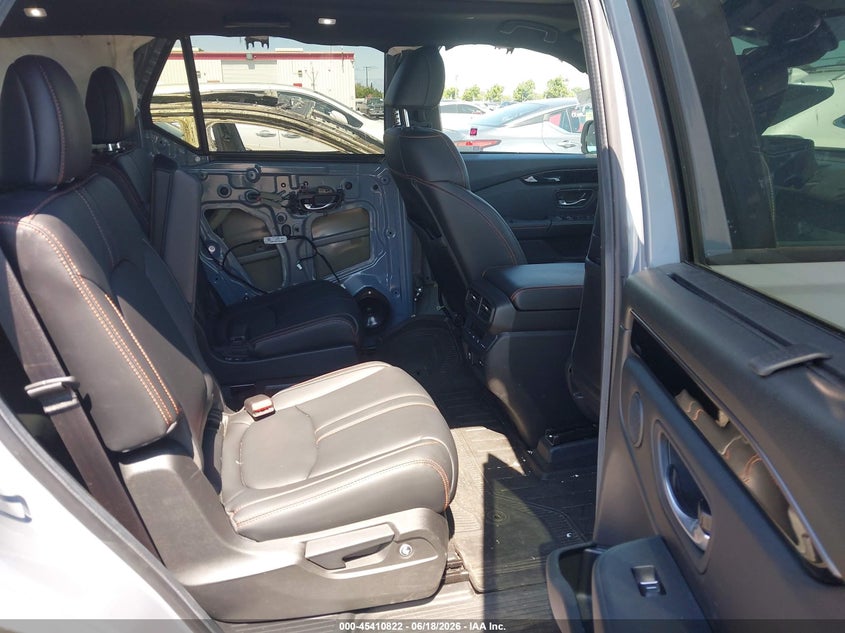2024 Honda Pilot VIN 5FNYG1H61RB018339 IAAI salvage auction — LEFT SIDE, Salvage Title, sold $18,500 on 2026-07-26 (photo 8)