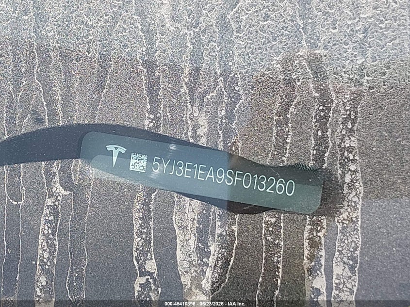 2025 Tesla Model 3 VIN 5YJ3E1EA9SF013260 IAAI salvage auction — SIDE, Wait Title, sold $13,900 on 2026-08-02 (photo 9)