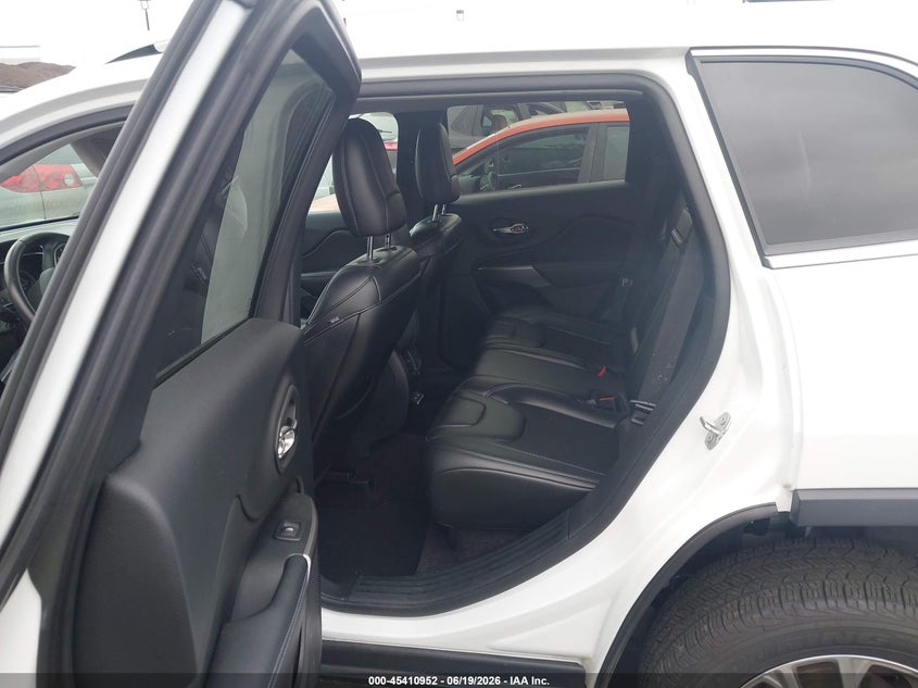 2019 Jeep Cherokee VIN 1C4PJLLB3KD240522 IAAI salvage auction — FRONT & REAR, Salvage Title, sold $1,900 on 2026-07-24 (photo 8)