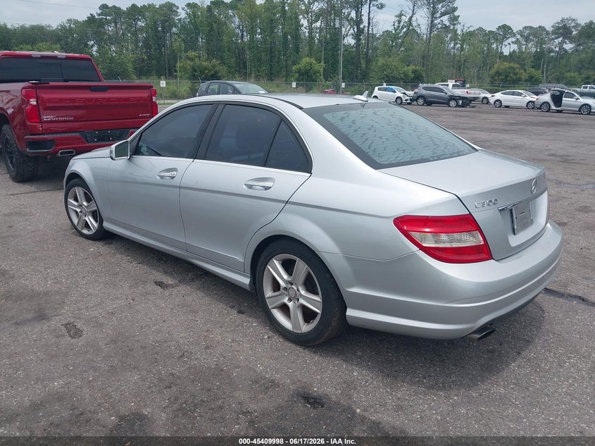 2010 Mercedes-benz C-klasse VIN WDDGF5EB4AR103025 IAAI salvage auction — UNKNOWN, Rebuildable (Florida), sold $400 on 2026-07-21 (photo 3)