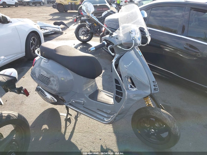2020 Vespa - VIN ZAPMA39M9L5200676 IAAI salvage auction — RIGHT SIDE, Salvage Title, sold $475 on 2026-07-24 (photo 1)