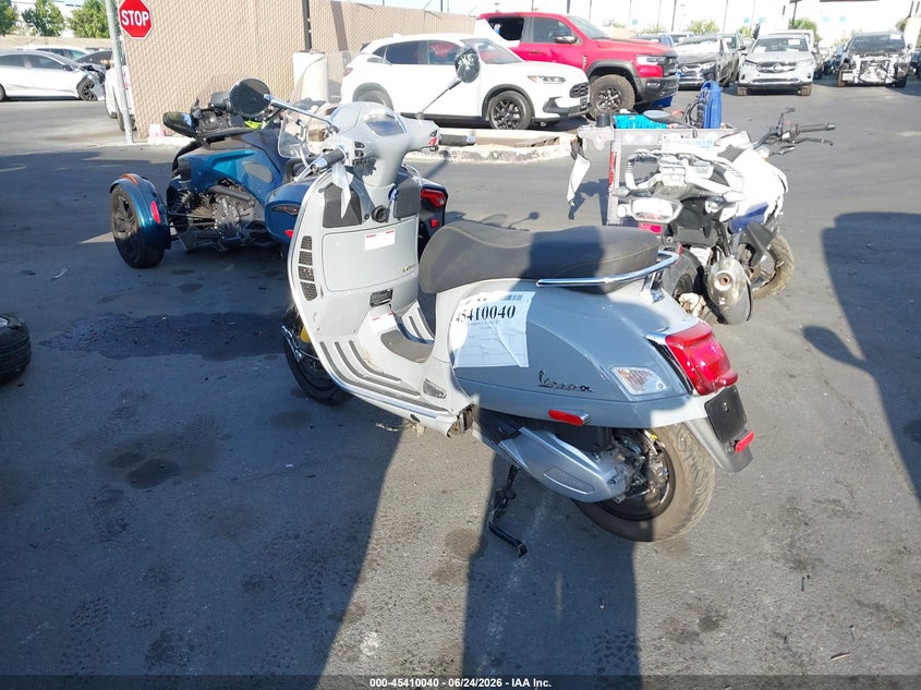 2020 Vespa - VIN ZAPMA39M9L5200676 IAAI salvage auction — RIGHT SIDE, Salvage Title, sold $475 on 2026-07-24 (photo 3)