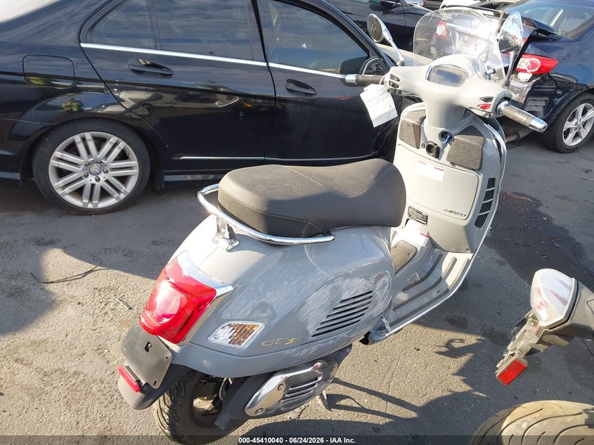 2020 Vespa - VIN ZAPMA39M9L5200676 IAAI salvage auction — RIGHT SIDE, Salvage Title, sold $475 on 2026-07-24 (photo 4)