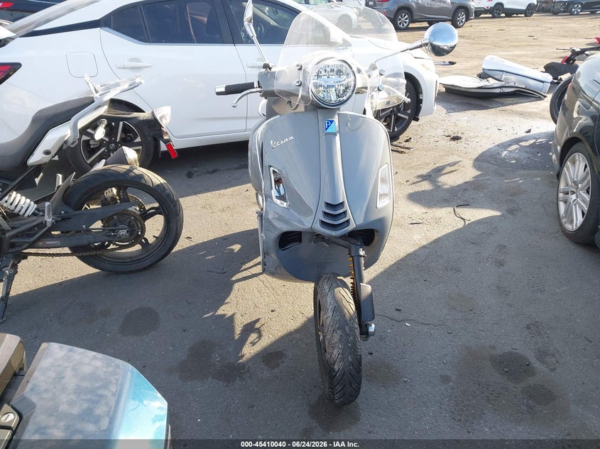 2020 Vespa - VIN ZAPMA39M9L5200676 IAAI salvage auction — RIGHT SIDE, Salvage Title, sold $475 on 2026-07-24 (photo 5)
