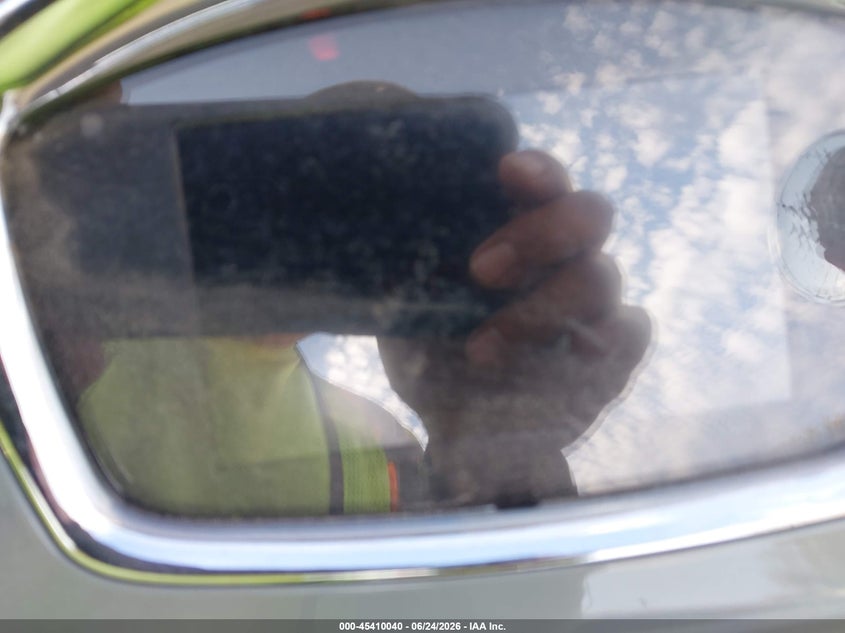 2020 Vespa - VIN ZAPMA39M9L5200676 IAAI salvage auction — RIGHT SIDE, Salvage Title, sold $475 on 2026-07-24 (photo 7)