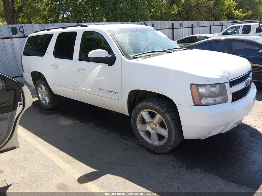 2008 Chevrolet Suburban 1500 VIN 3GNFK16388G159682 — IAAI salvage auction photo