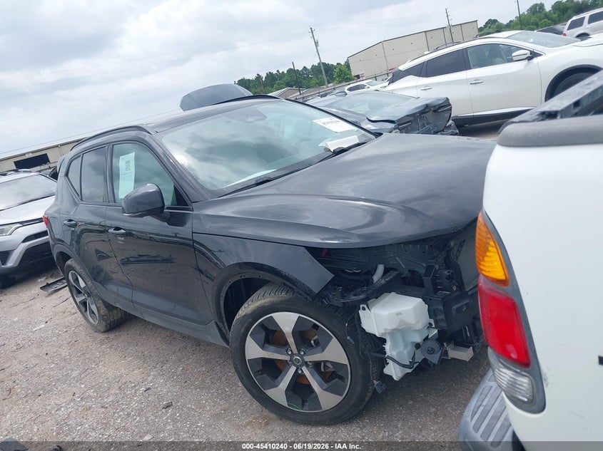 2025 Volvo Xc40 VIN YV4L12UC7S2533705 IAAI salvage auction — FRONT END, Salvage (Texas), sold $9,450 on 2026-07-22 (photo 1)