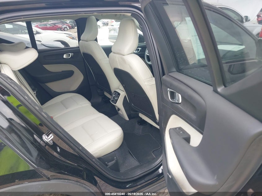 2025 Volvo Xc40 VIN YV4L12UC7S2533705 IAAI salvage auction — FRONT END, Salvage (Texas), sold $9,450 on 2026-07-22 (photo 8)