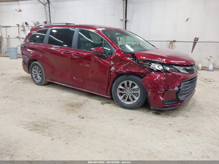 2025 Toyota Sienna VIN 5TDKSKFC0SS207195 IAAI salvage auction — RIGHT FRONT, Salvage (Pennsylvania), sold $13,300 on 2026-07-23 (photo 1)
