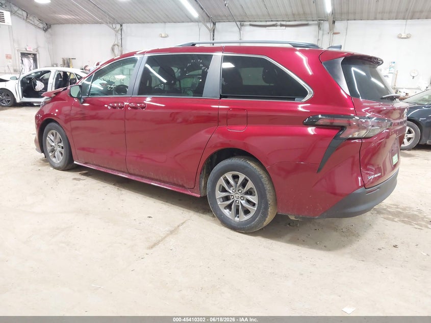 2025 Toyota Sienna VIN 5TDKSKFC0SS207195 IAAI salvage auction — RIGHT FRONT, Salvage (Pennsylvania), sold $13,300 on 2026-07-23 (photo 3)