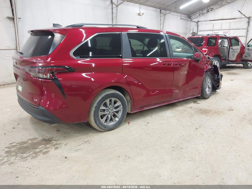 2025 Toyota Sienna VIN 5TDKSKFC0SS207195 IAAI salvage auction — RIGHT FRONT, Salvage (Pennsylvania), sold $13,300 on 2026-07-23 (photo 4)