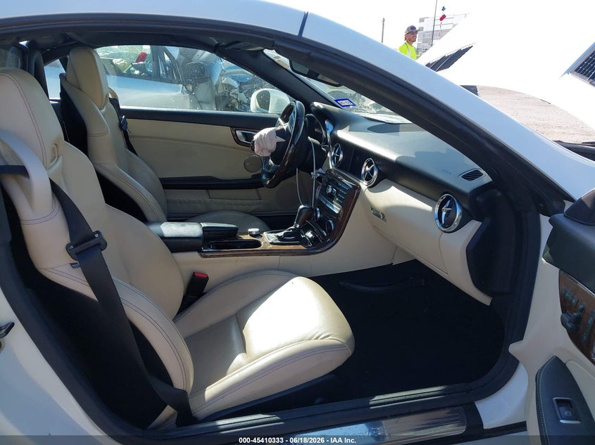 2014 Mercedes-benz Slk-klasse VIN WDDPK5HA1EF089946 IAAI salvage auction — FRONT END, Salvage (Texas), sold $2,150 on 2026-08-04 (photo 5)
