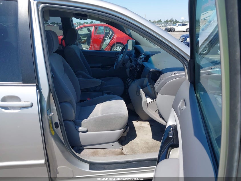 2005 Toyota Sienna VIN 5TDZA23CX5S367109 IAAI salvage auction — RIGHT FRONT, Salvage (California), sold $875 on 2026-07-07 (photo 5)