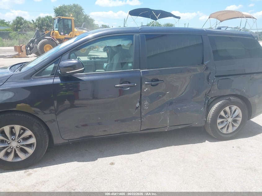 2021 Kia SEDONA VIN KNDMB5C1XM6665326 IAAI salvage auction — SIDE, Salvage (Arizona), sold $3,800 on 2026-07-08 (photo 6)