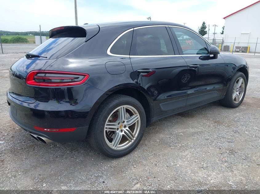 2016 Porsche Macan VIN WP1AB2A58GLB40227 IAAI salvage auction — VANDALISM, Salvage (Pennsylvania), sold $4,600 on 2026-07-08 (photo 4)