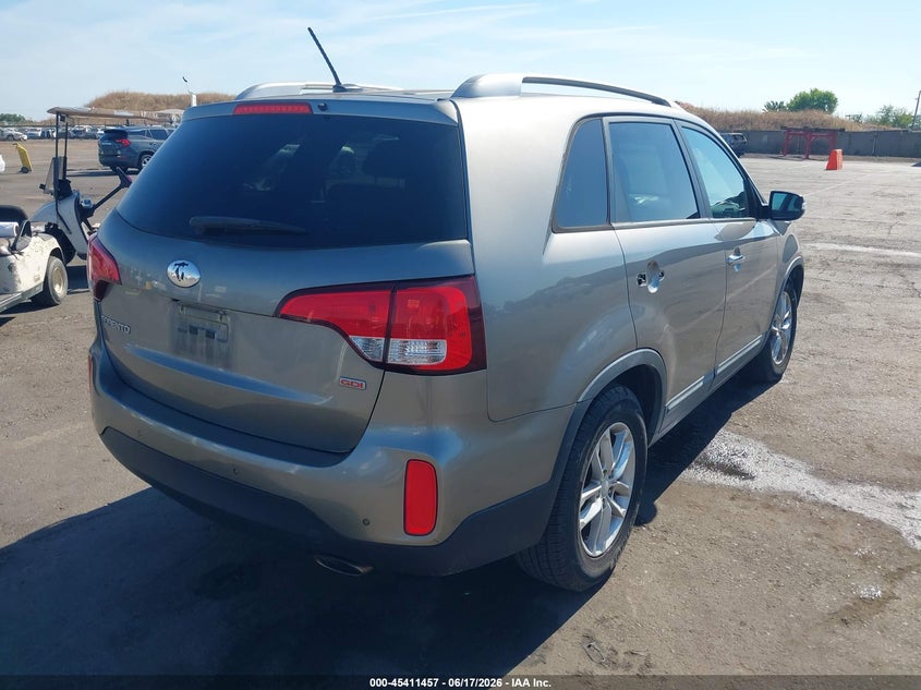 2014 Kia Sorento VIN 5XYKT3A60EG540289 IAAI salvage auction — RIGHT SIDE, Salvage (California), sold $1,450 on 2026-07-08 (photo 4)
