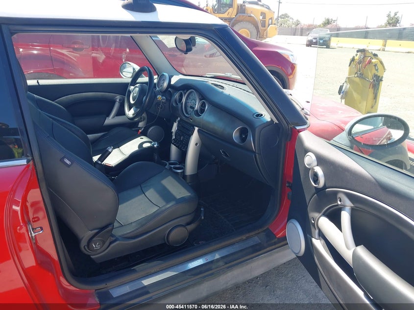 2006 Mini Cooper VIN WMWRE33596TN27637 IAAI salvage auction — NORMAL WEAR, Clear - Dealer Only (California), sold $475 on 2026-07-09 (photo 5)