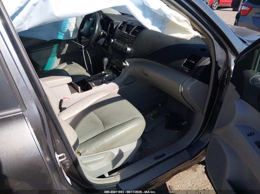 2010 Toyota Highlander VIN 5TDZK3EH5AS016484 IAAI salvage auction — NORMAL WEAR, Clear (Texas), sold $750 on 2026-07-13 (photo 5)
