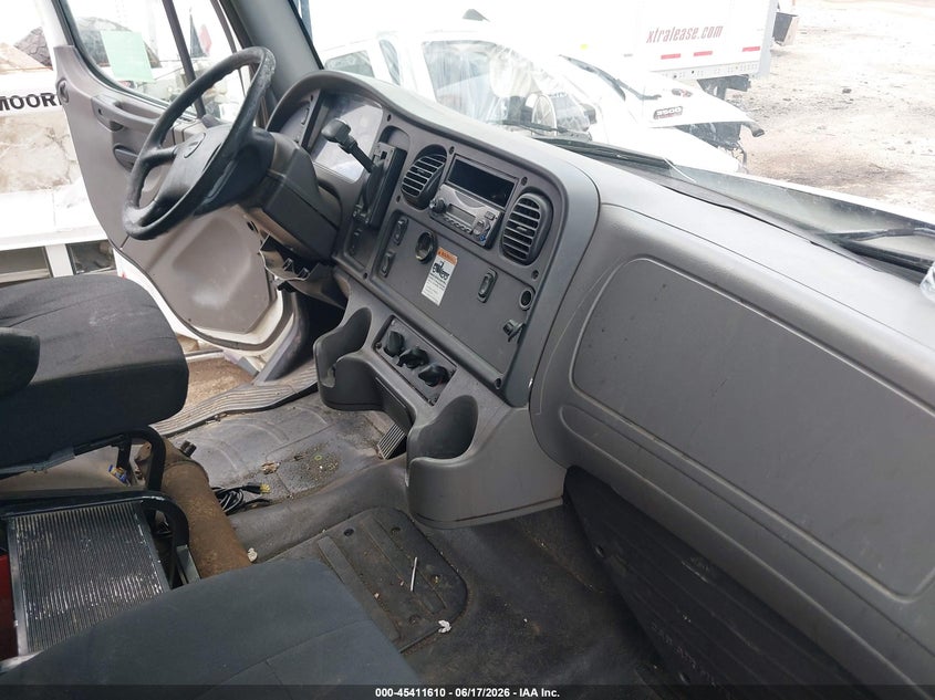 2012 Freightliner M2 106 VIN 1FVACWDU0CHBL6315 IAAI salvage auction — FRONT END, Original (Texas), sold $3,300 on 2026-07-22 (photo 6)