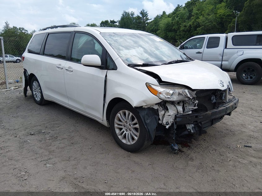 2017 Toyota Sienna VIN 5TDYZ3DC1HS819073 IAAI salvage auction — FRONT & REAR, Salvage (Massachusetts), sold $1,250 on 2026-07-28 (photo 1)