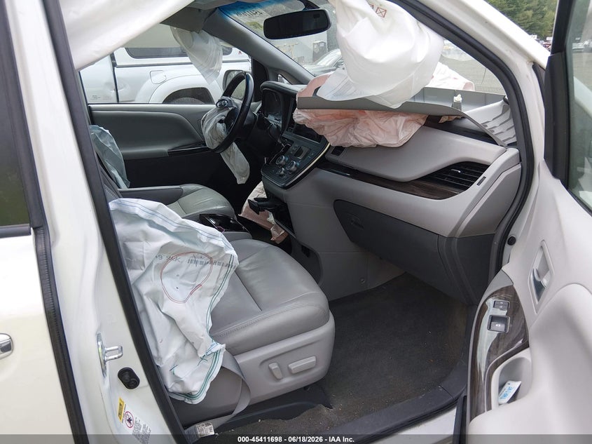 2017 Toyota Sienna VIN 5TDYZ3DC1HS819073 IAAI salvage auction — FRONT & REAR, Salvage (Massachusetts), sold $1,250 on 2026-07-28 (photo 5)
