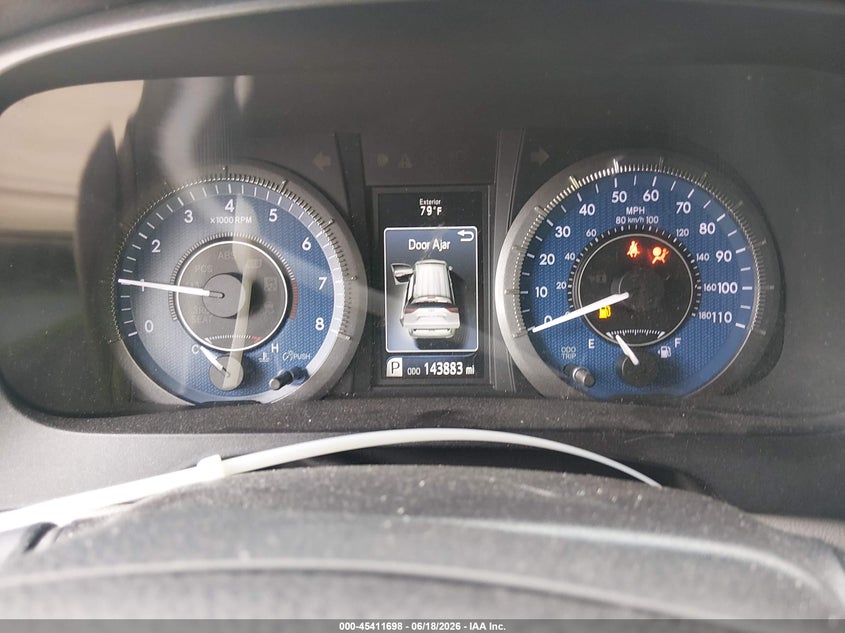 2017 Toyota Sienna VIN 5TDYZ3DC1HS819073 IAAI salvage auction — FRONT & REAR, Salvage (Massachusetts), sold $1,250 on 2026-07-28 (photo 7)