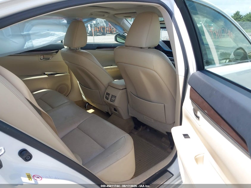 2014 Lexus VIN JTHBK1GG8E2120019 IAAI salvage auction — LEFT & RIGHT, Salvage Title, sold $50 on 2026-07-28 (photo 8)