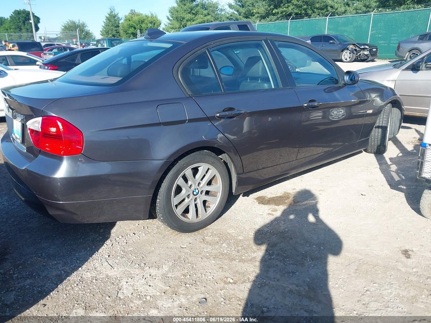 2006 BMW 3 series VIN WBAVB13586PT05241 IAAI salvage auction — NORMAL WEAR, Original (Kentucky), sold $250 on 2026-07-06 (photo 4)