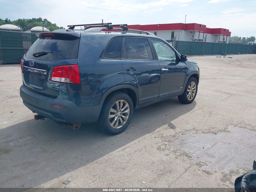 2011 Kia Sorento VIN 5XYKUDA24BG037036 IAAI salvage auction — NORMAL WEAR, Clear (Maryland), sold $875 on 2026-07-09 (photo 4)