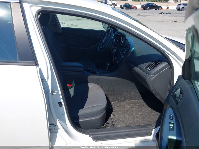 2015 Kia Optima VIN KNAGM4A71F5653516 IAAI salvage auction — NORMAL WEAR, Clear (New York), sold $800 on 2026-07-29 (photo 5)