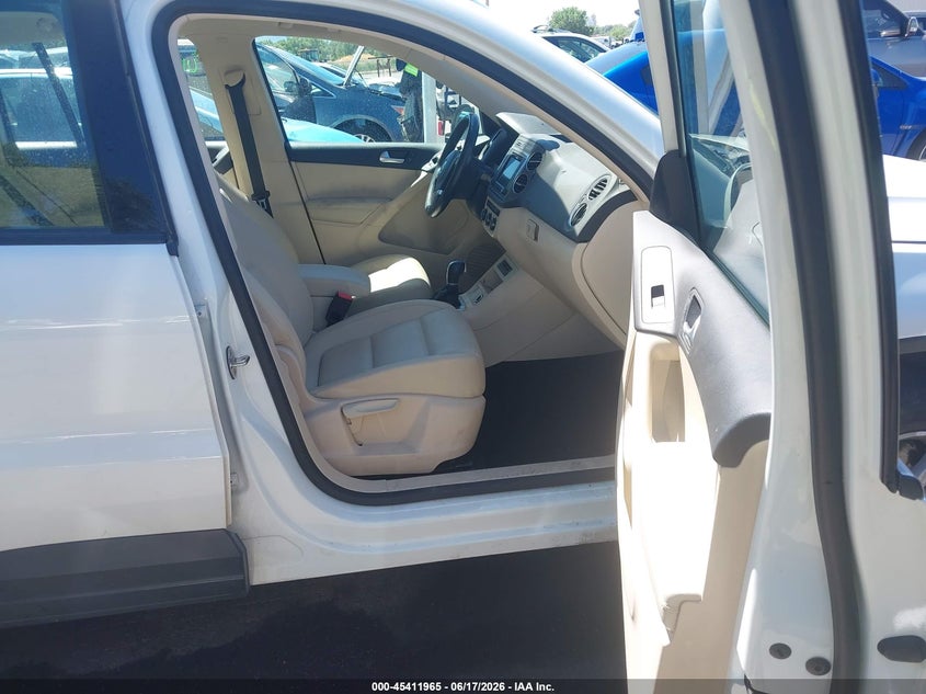 2017 Volkswagen Tiguan VIN WVGBV7AX4HK034324 IAAI salvage auction — FRONT & REAR, Salvage Title, sold $2,375 on 2026-07-23 (photo 5)