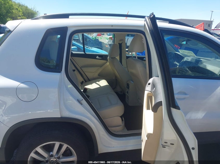 2017 Volkswagen Tiguan VIN WVGBV7AX4HK034324 IAAI salvage auction — FRONT & REAR, Salvage Title, sold $2,375 on 2026-07-23 (photo 8)