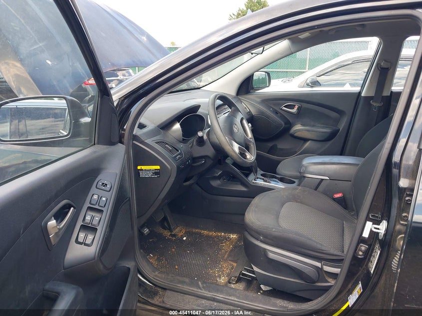 2010 Hyundai Tucson VIN KM8JT3AC5AU095957 IAAI salvage auction — REAR END, Clear (Virginia), sold $1,400 on 2026-07-13 (photo 5)