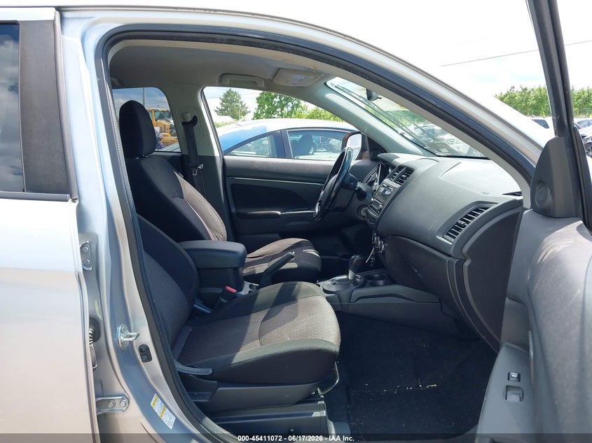 2017 Mitsubishi VIN JA4AR3AU9HZ051463 IAAI salvage auction — REAR END, Salvage Title, sold $1,400 on 2026-07-10 (photo 5)