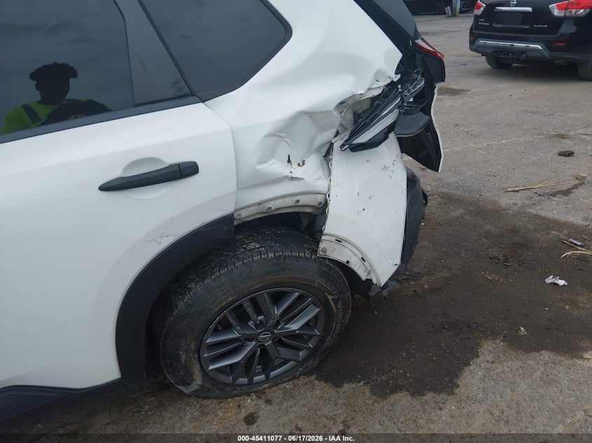 2021 Nissan Rogue VIN JN8AT3AA3MW006211 IAAI salvage auction — REAR END, Salvage Title, sold $3,000 on 2026-08-01 (photo 6)