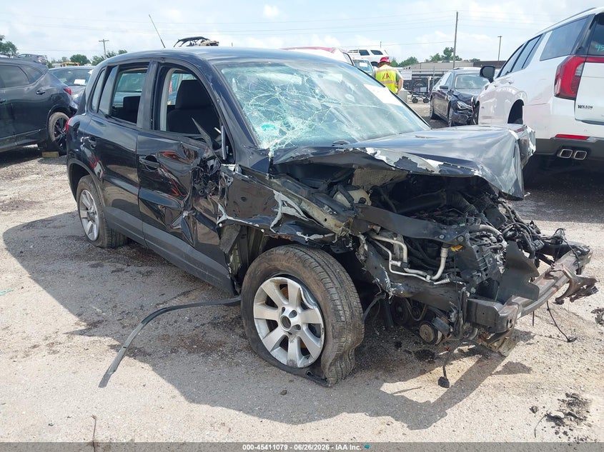 2010 Volkswagen Tiguan VIN WVGAV7AXXAW524602 IAAI salvage auction — BIO HAZARD, Junk (Oklahoma), sold $375 on 2026-08-18 (photo 1)