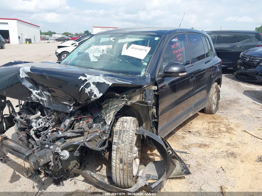2010 Volkswagen Tiguan VIN WVGAV7AXXAW524602 IAAI salvage auction — BIO HAZARD, Junk (Oklahoma), sold $375 on 2026-08-18 (photo 2)