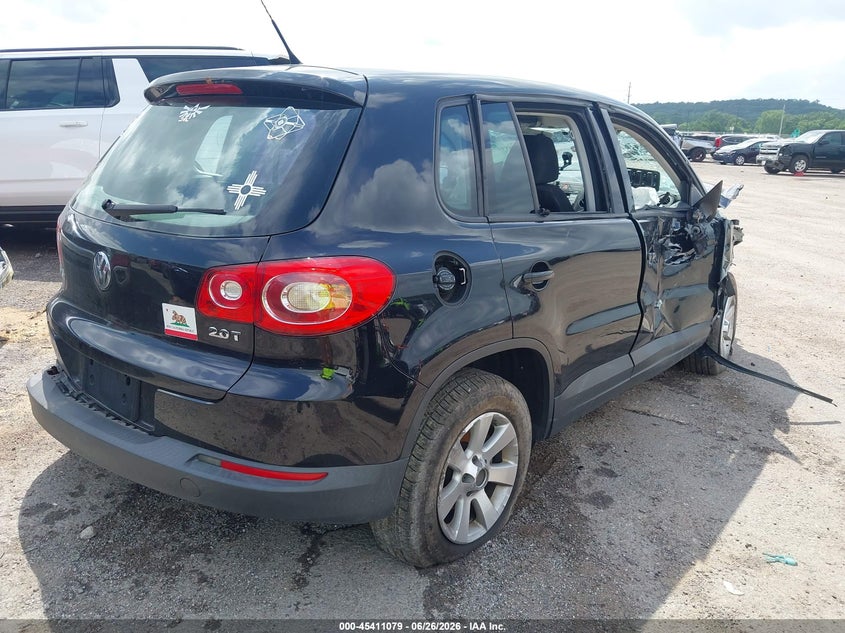 2010 Volkswagen Tiguan VIN WVGAV7AXXAW524602 IAAI salvage auction — BIO HAZARD, Junk (Oklahoma), sold $375 on 2026-08-18 (photo 4)