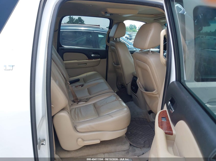 2007 Chevrolet Suburban 1500 VIN 3GNFC16J27G162488 IAAI salvage auction — NORMAL WEAR, Original (Texas), sold $950 on 2026-07-08 (photo 8)