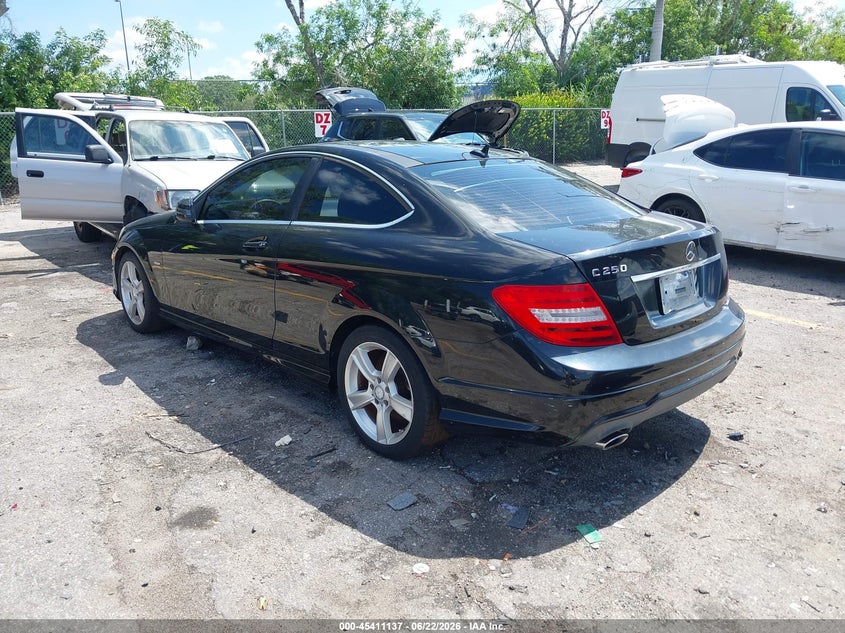 2012 Mercedes-benz C-klasse VIN WDDGJ4HB7CF764332 IAAI salvage auction — NORMAL WEAR, Clear (Florida), sold $325 on 2026-07-06 (photo 3)