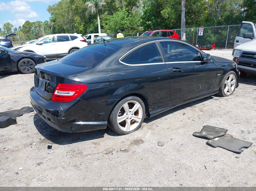 2012 Mercedes-benz C-klasse VIN WDDGJ4HB7CF764332 IAAI salvage auction — NORMAL WEAR, Clear (Florida), sold $325 on 2026-07-06 (photo 4)